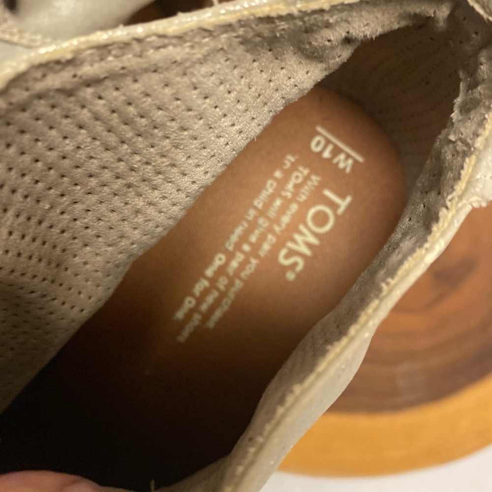 TOMS Brushed Gold Lace Up Heeled ankle Boots - Picture 8 of 8